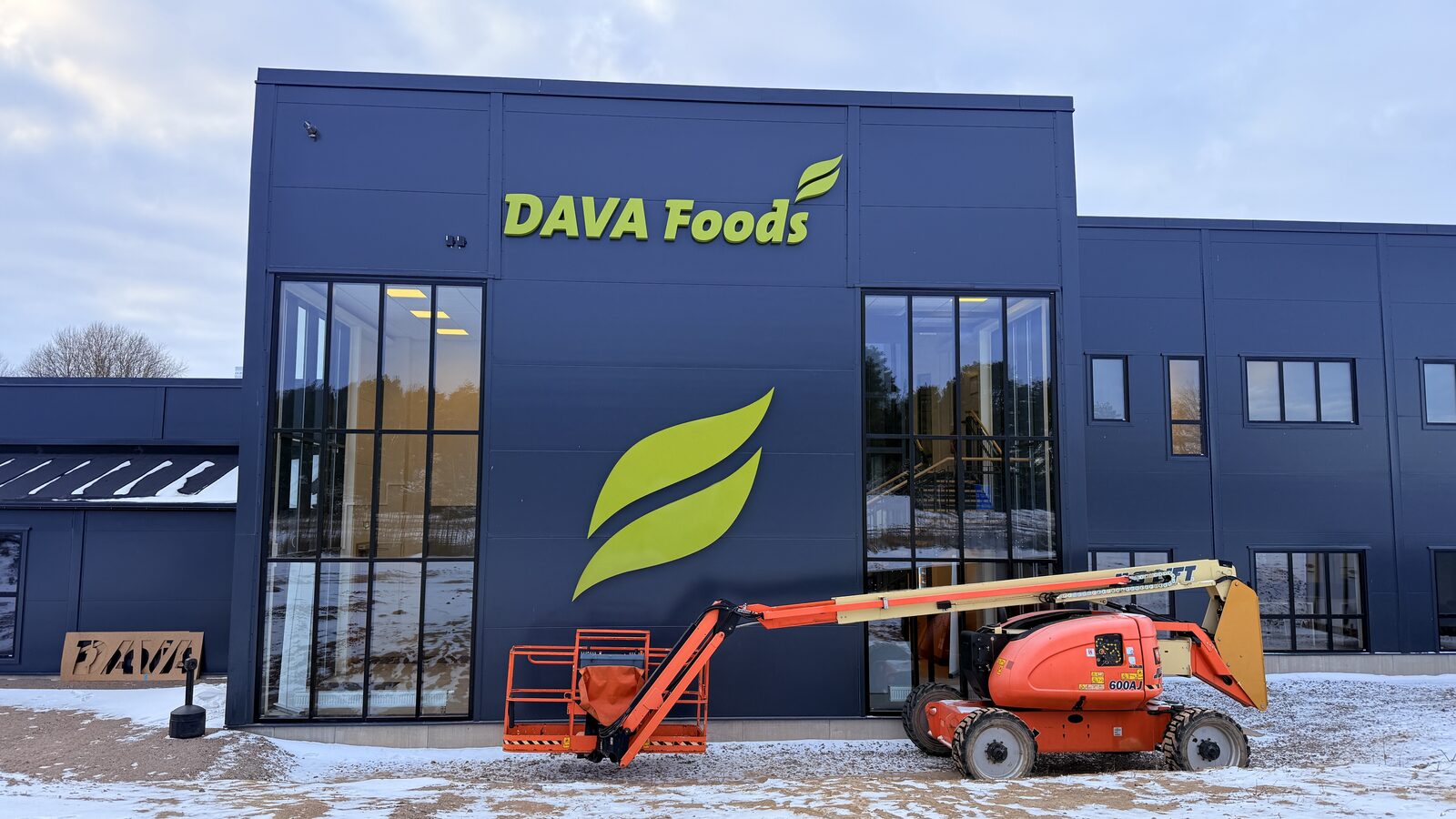 Fasadskylt och logotyp, DAVA Foods, Skaraborg
